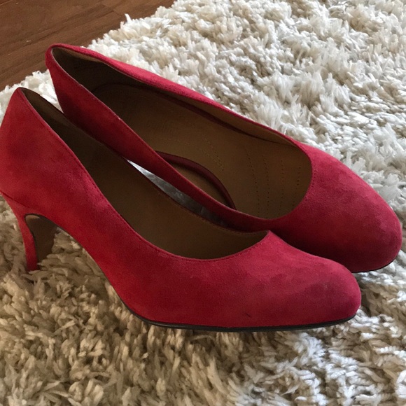 clarks pumps red
